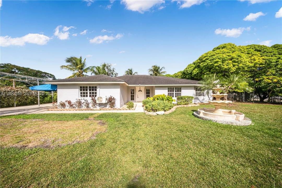 Welcome to your Redland oasis !