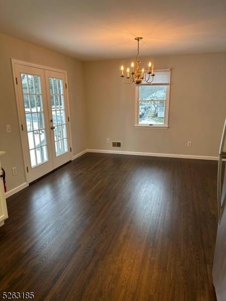 Renovated duplex townhouse with 3 Bedrooms and 2.