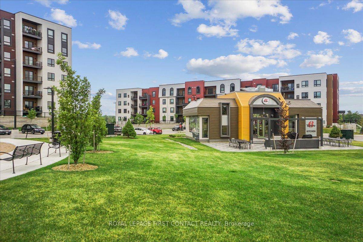 Bistro 6 Condo 1 Bedroom Den in Barrie.