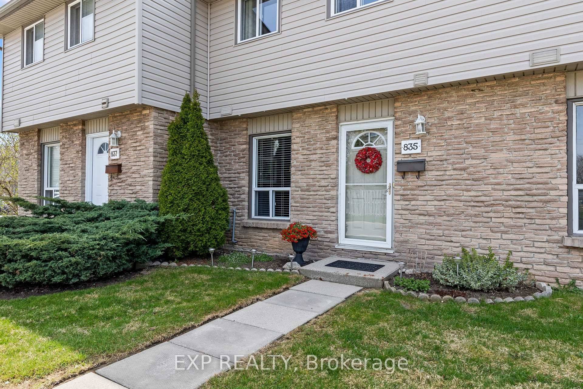 Move in ready well maintained South London townhome located in a quiet and private part of a well maintained and cared for community.