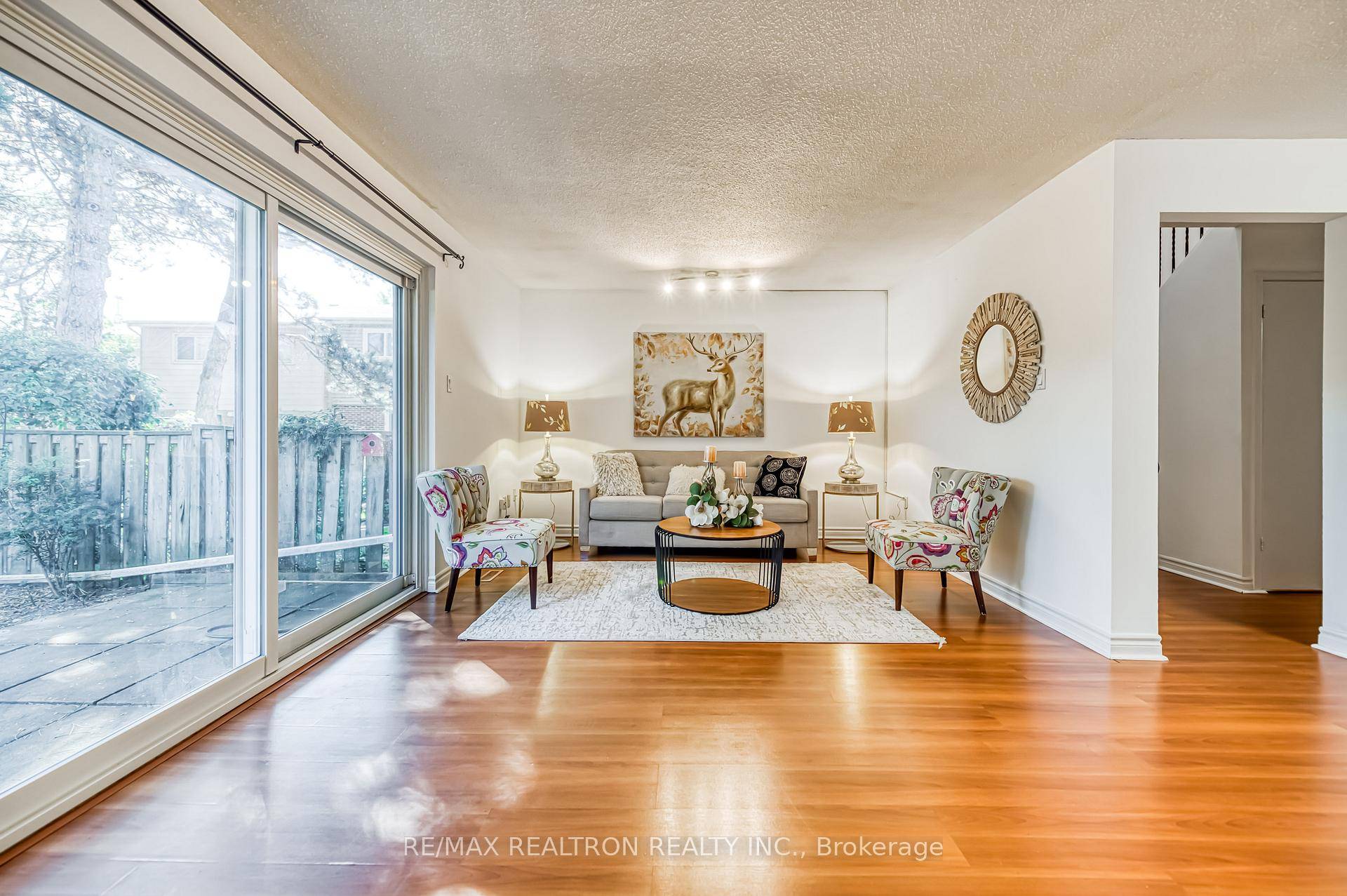 Bright amp ; Spacious 3 1 Bedroom, 3 Bath Condo Townhouse In The Sought After L'Amoreaux Community !