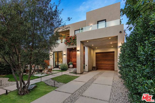 518  HUNTLEY DR LA