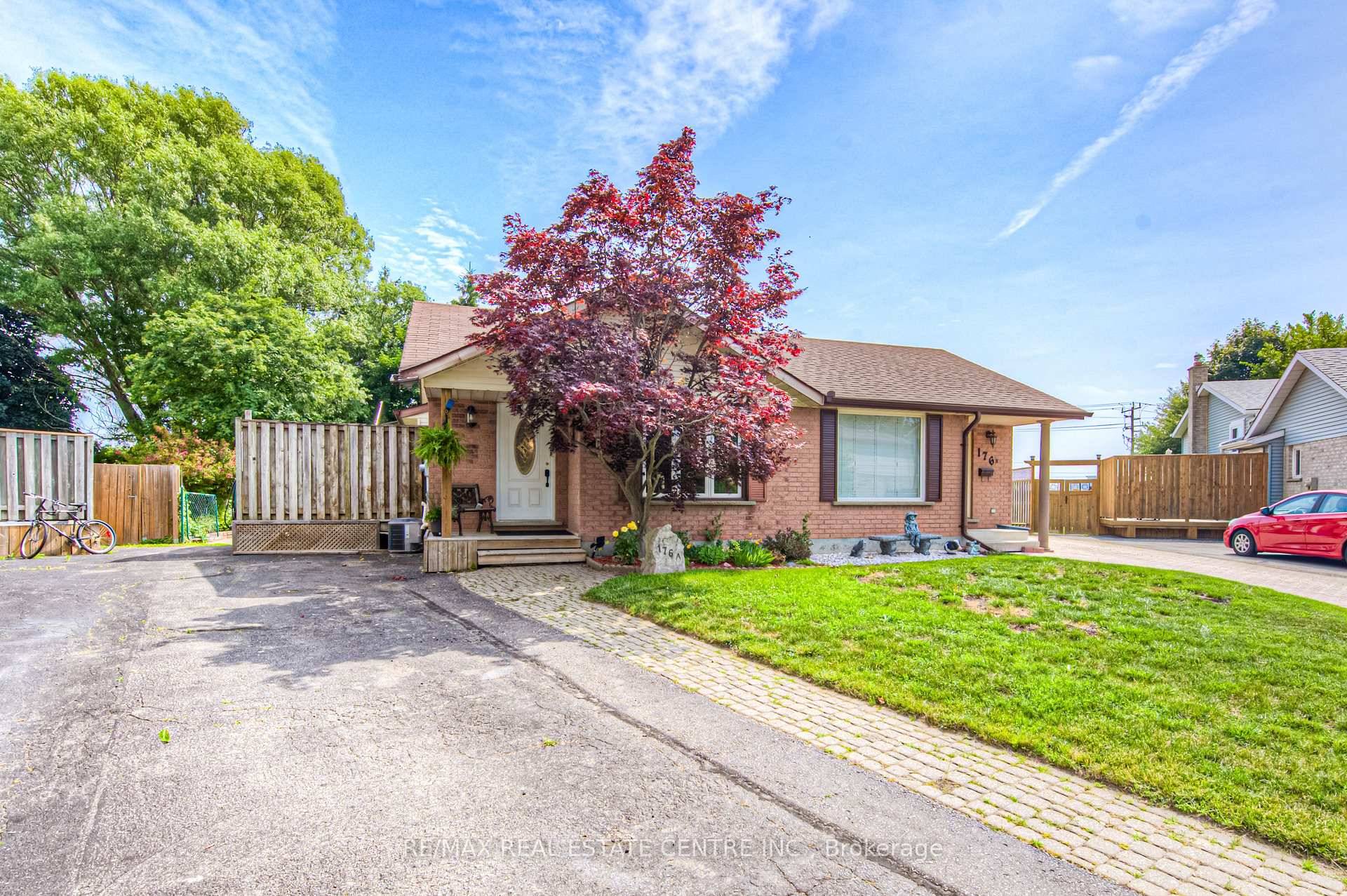 4 LEVELS, COURT LOCATION IN WATERLOO Dont Miss This One !