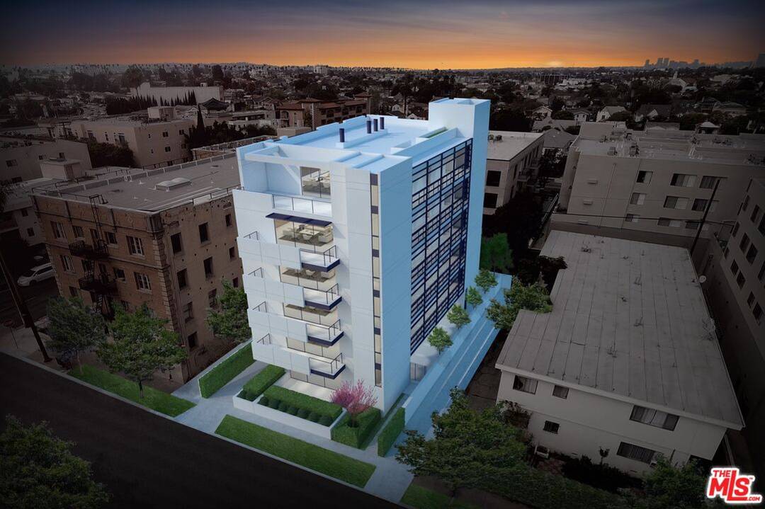 933  S Gramercy Pl La