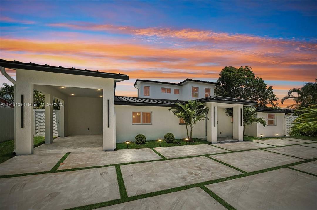 Nestled in a charming neighborhood with tree lined streets and parks, this home is just 15 min from Dwntwn amp ; Ft Laud Bch.