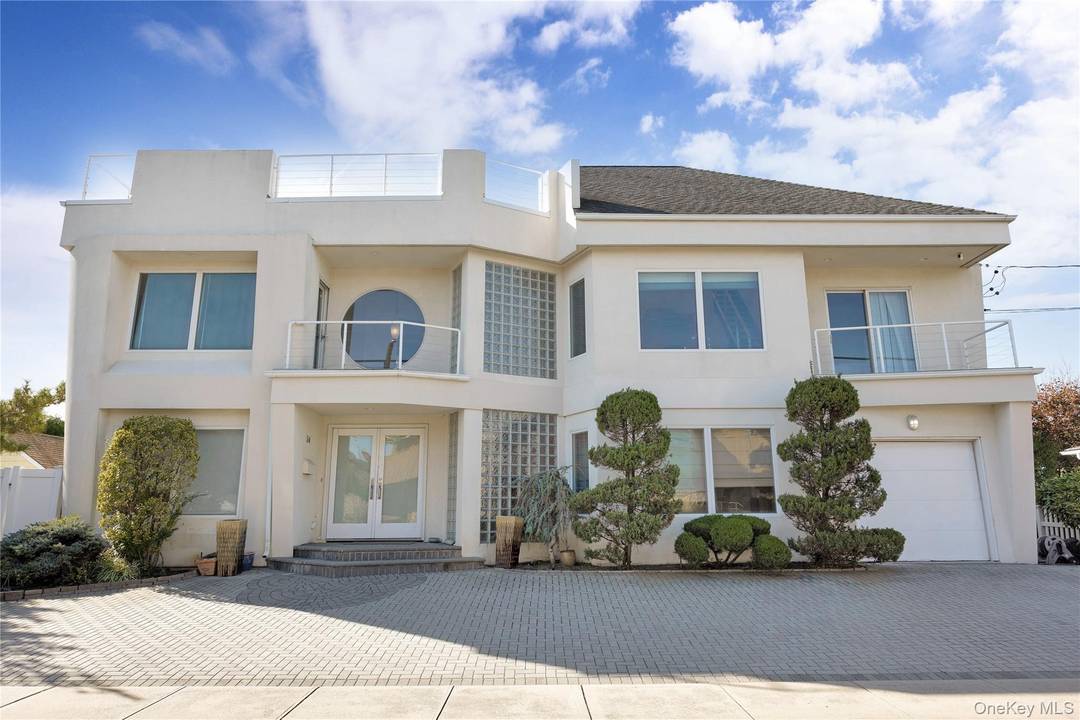 Oceanview Beach House beautifully furnished with heated pool and hot tub for summer fun This house comes with 5 bedrooms office area and top floor family room with roof top ...