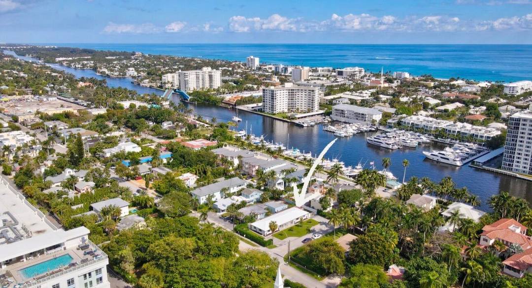 Seasonal Rental ! In the heart of Downtown Delray Beach, this turnkey and fully furnished 2 bedroom, 1 bath end unit residence is located in the sought after Historic Marina ...