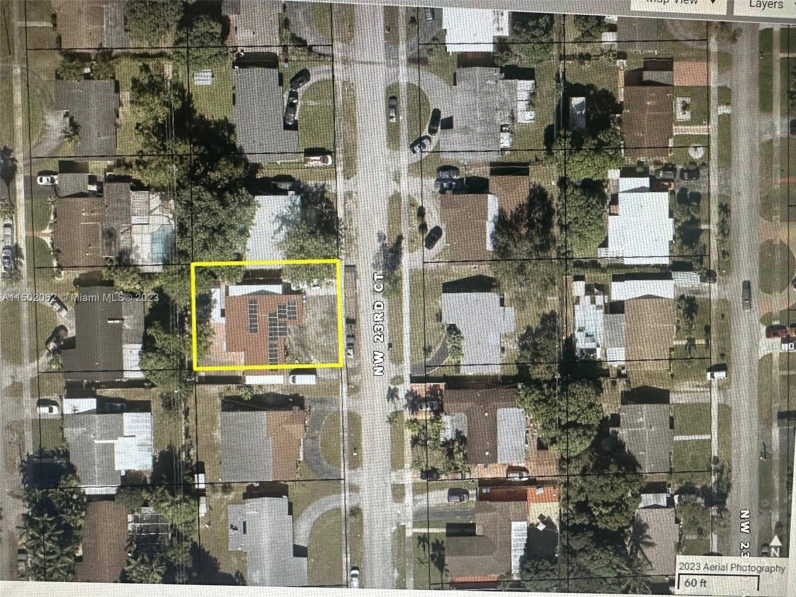 Don not miss the opportunity to own this Property with great income potential, the home has 2 bedrooms, 1 bathroom, living room, kitchen, Den, laundry, porch with scrim fully fenced ...