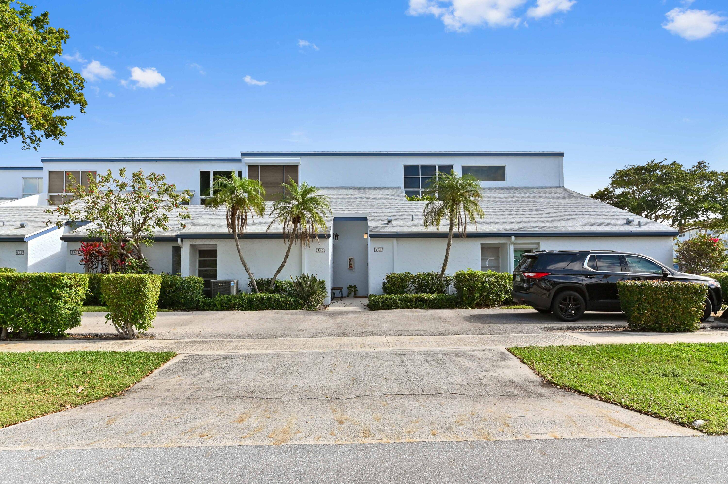 This lovely 2 bedroom, 2 bathroom loft style townhome offers the perfect blend of modern elegance and waterfront convenience.