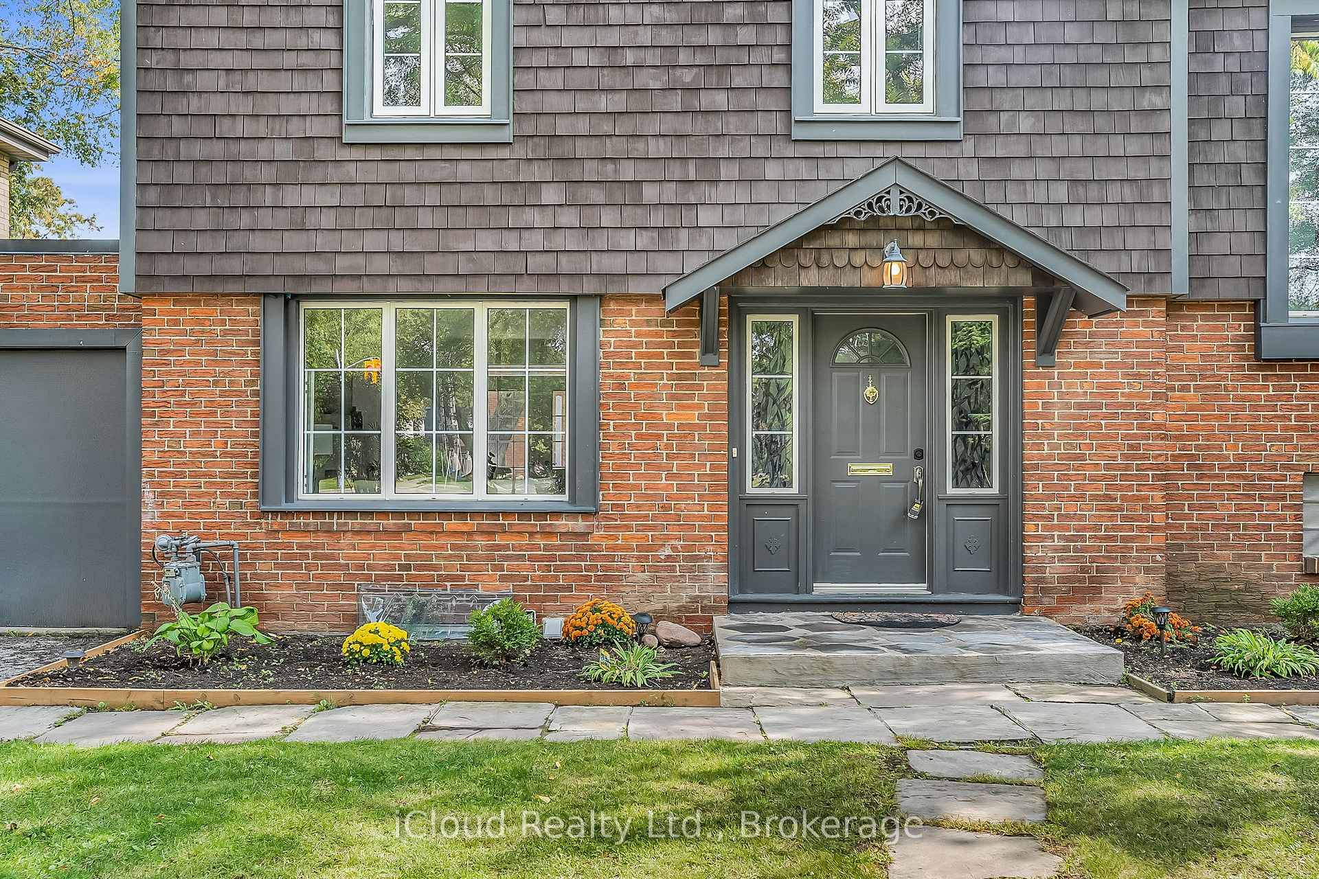 Kingsway South Dream Lot Build Your Mansion Here Phenomenal opportunity to own a magnificent 50 x 175 ft lot in South Etobicoke.