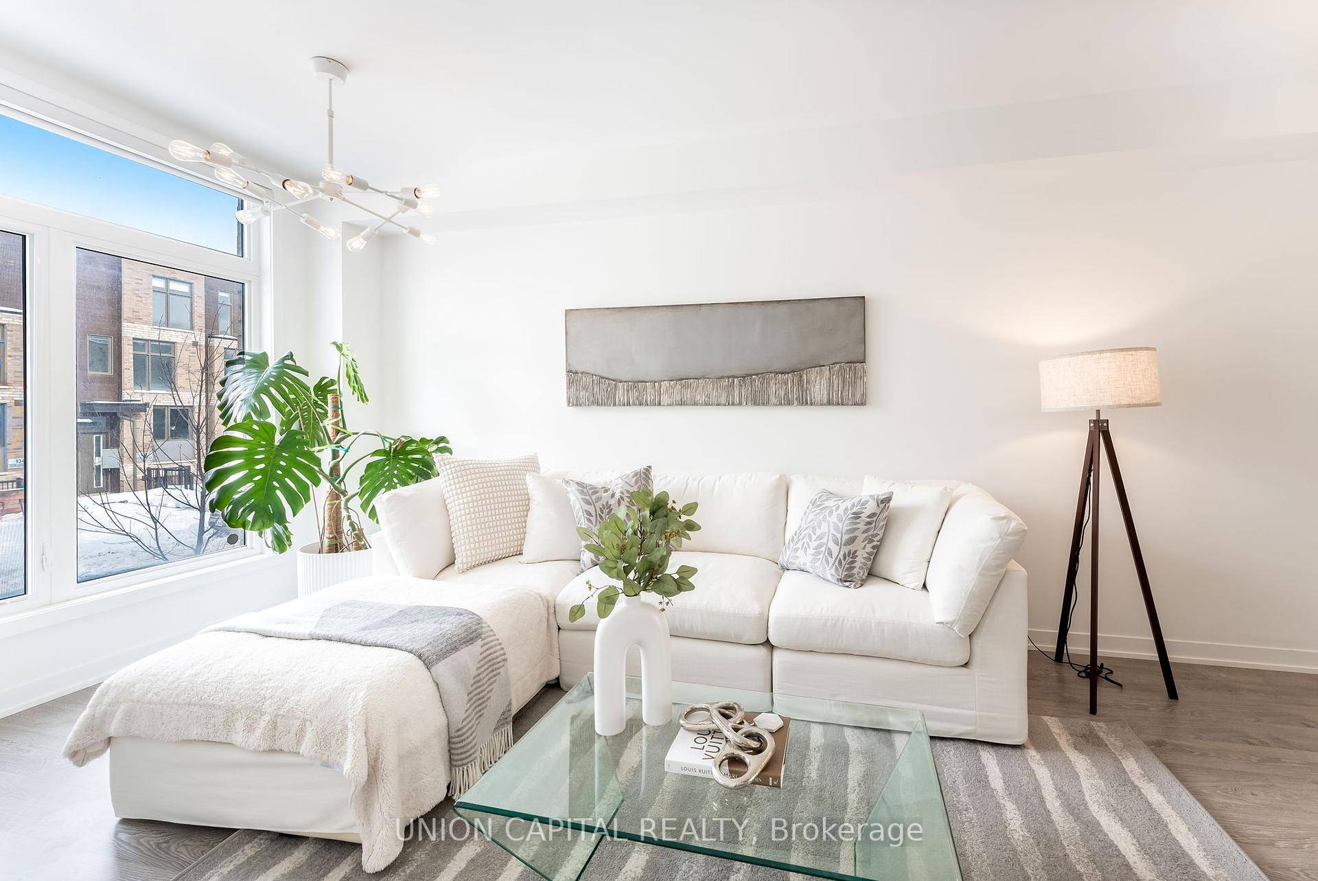 Discover one of North York's best kept secrets in the heart of Englemount Lawrence !
