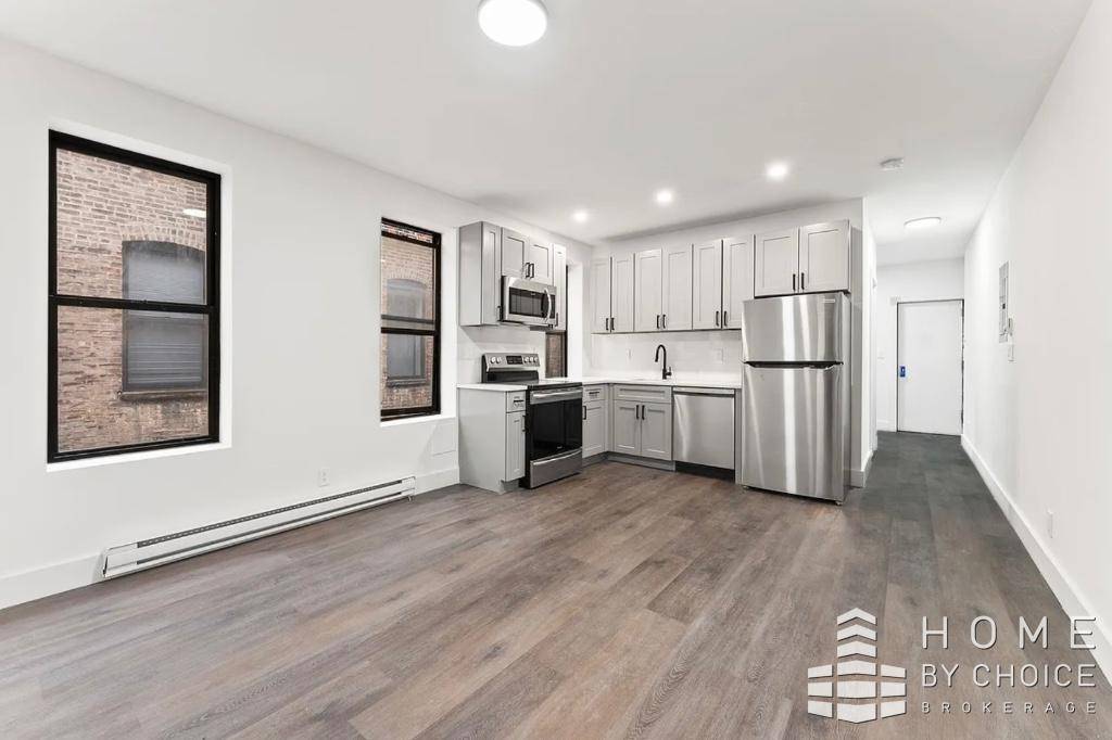 Upper West Side 4 Bed 2 Bath Duplex with Washer Dryer amp ; Dishwasher RENT STABALIZEDWelcome to 998 Amsterdam Avenue, a fully reimagined pre war building offering spacious, gut renovated ...