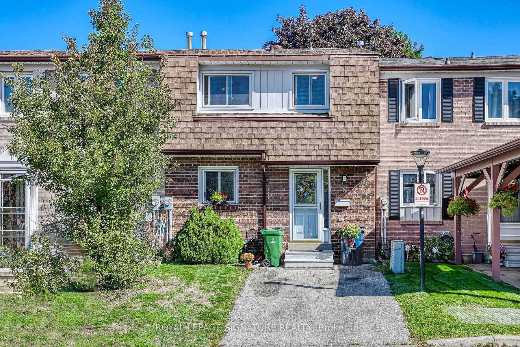 Welcome Home ! This beautifully maintained 3 bedroom townhouse offers a perfect blend of comfort, style, and convenience.