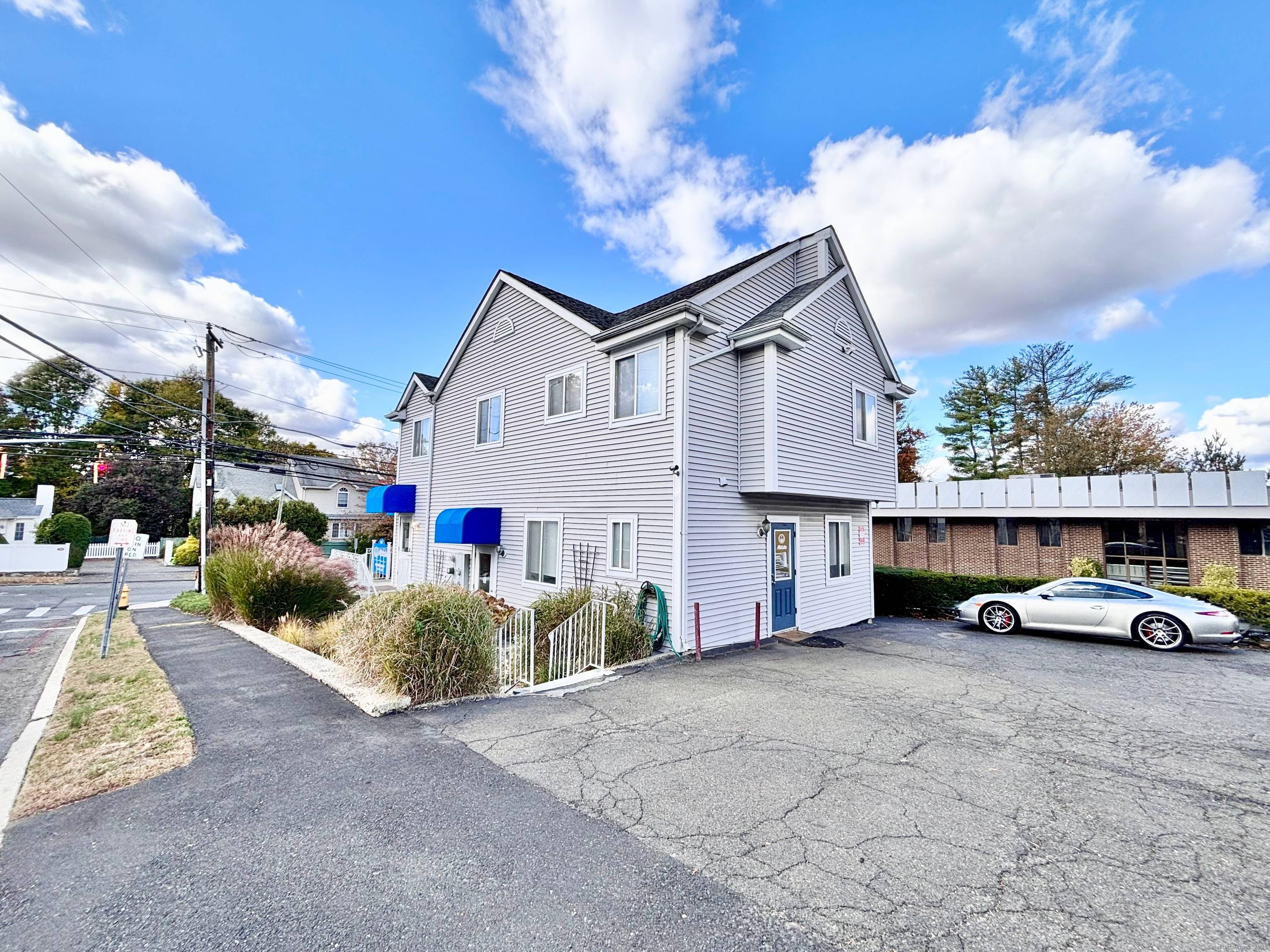 FOR SALE OR LEASE 543 Newfield Avenue, Stamford, CT 06905 Nizzardo Real Estate Services is pleased to present this rare mixed use investment opportunity located at the highly visible and ...