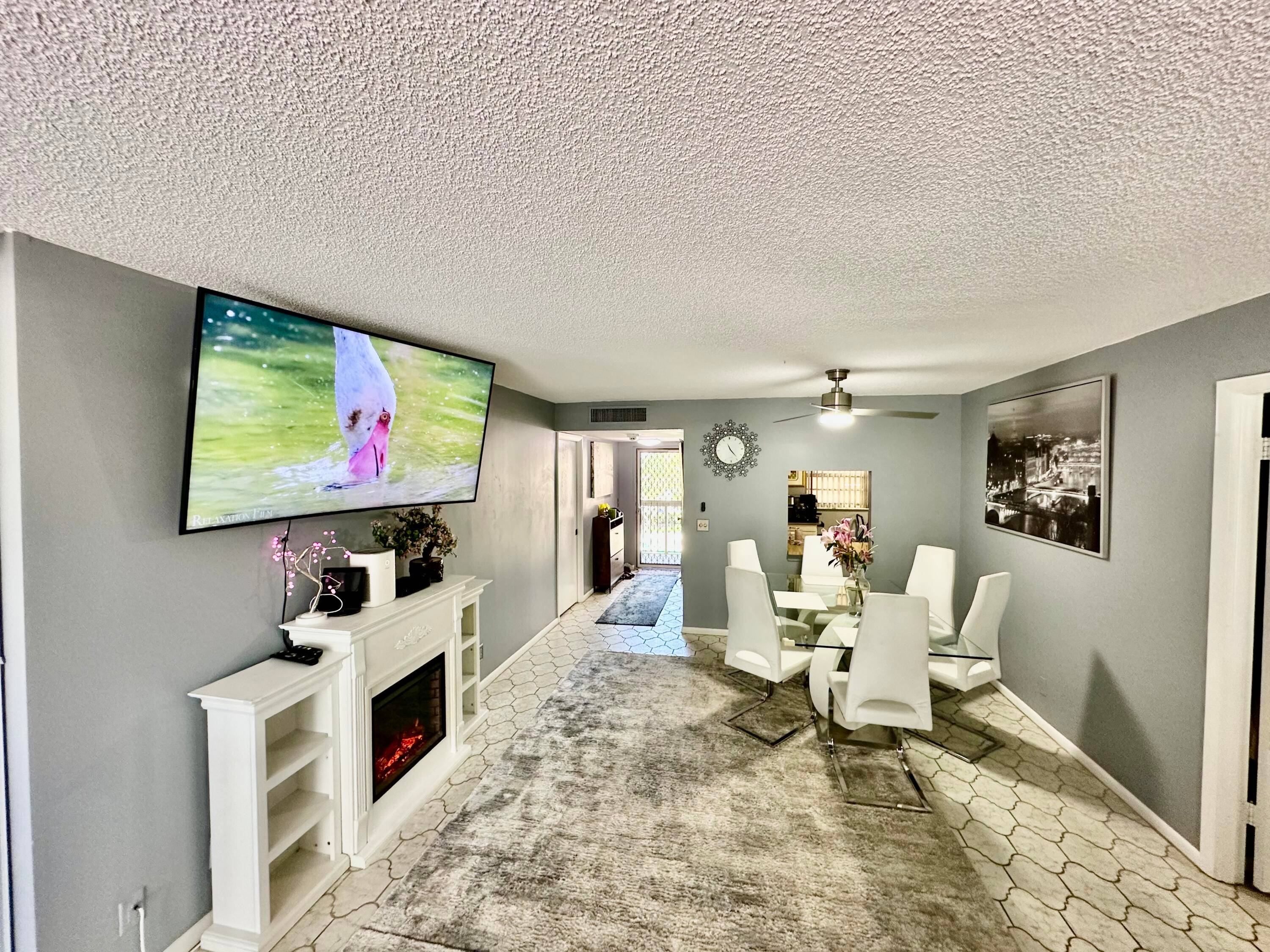 WOW ! Welcome to casual elegance in Boca Teeca !