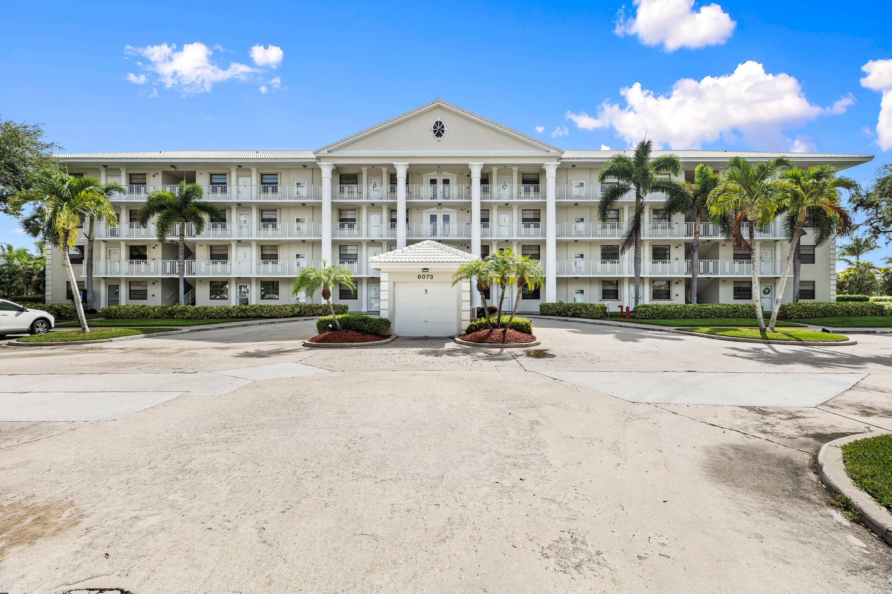 Exceptional Move In Ready Condo with Breathtaking Golf Course Views in Boca Raton !