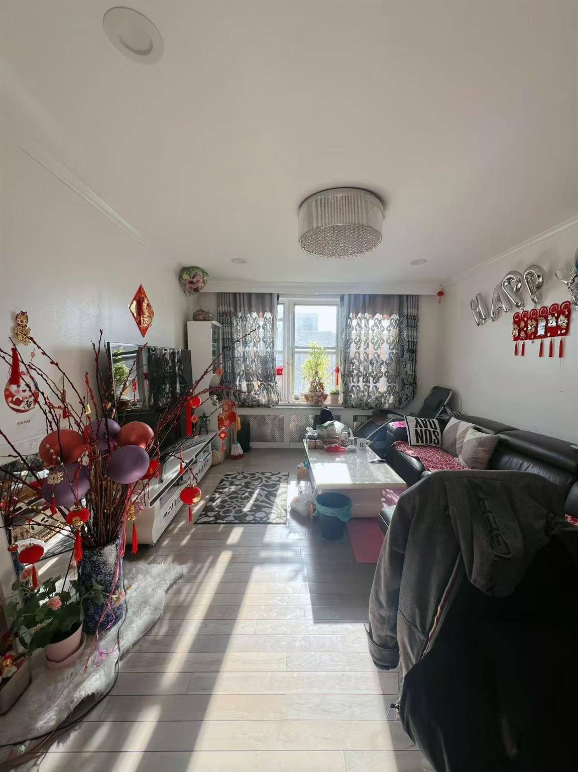Discover this exceptional 2 bedroom apartment in the heart of downtown Flushing !