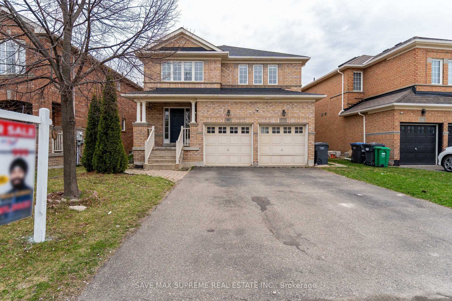 Welcome to this beautifully Upgraded Premium lot 47 111Feet Detached 4 2 bedroom, 4 bathroom home located in a quiet, family friendly neighborhood.