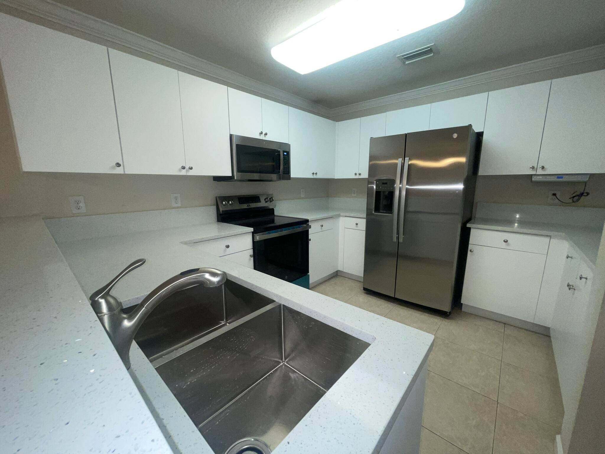 This beautiful home has 3 bedroom, 2.