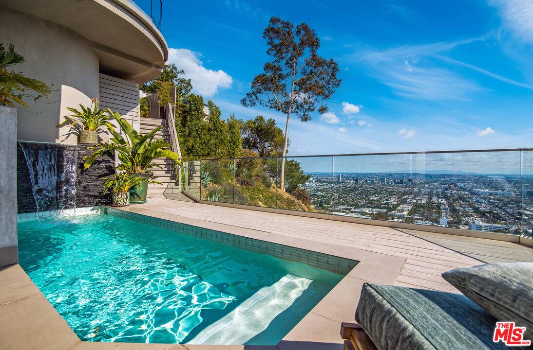 8572 Hillside Ave 4.0 Sunset Strip LA