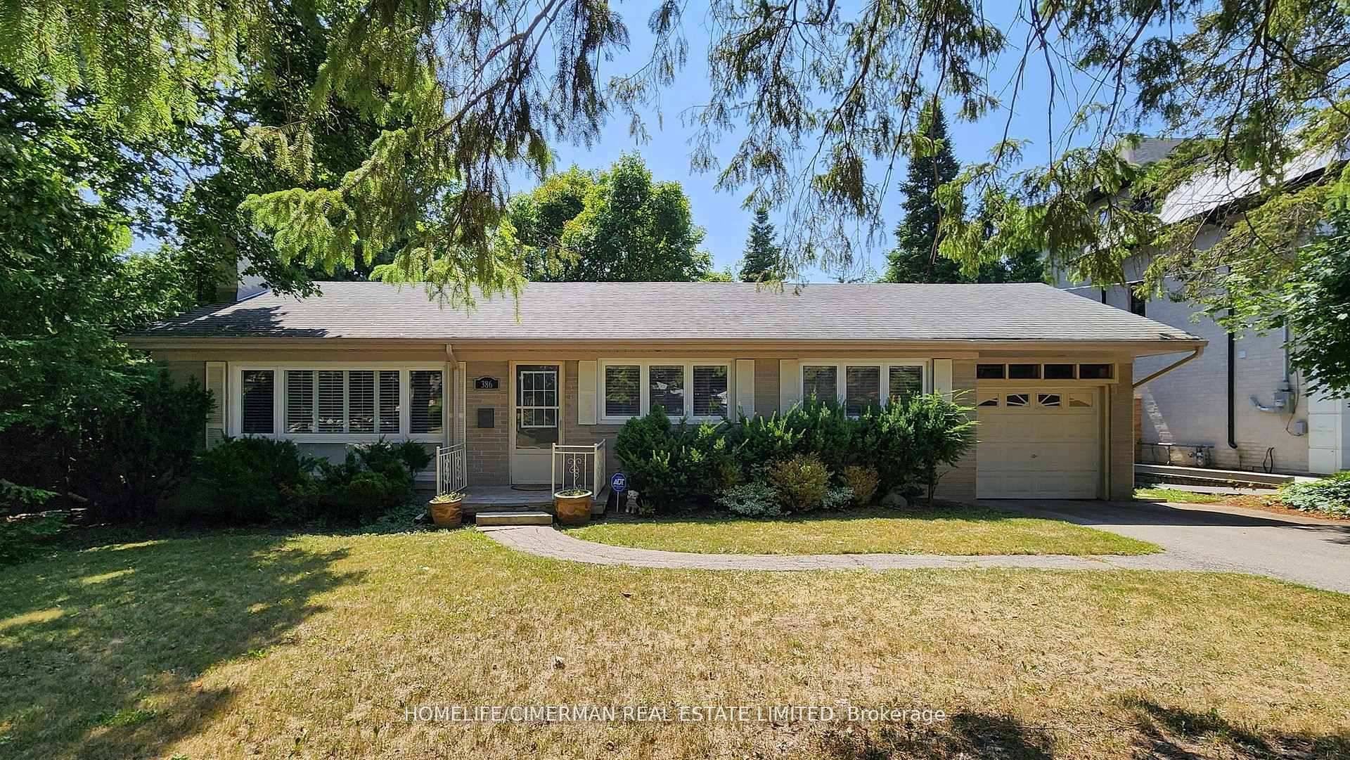 For Lease Spacious Bungalow in Prime Richmond Hill Location !