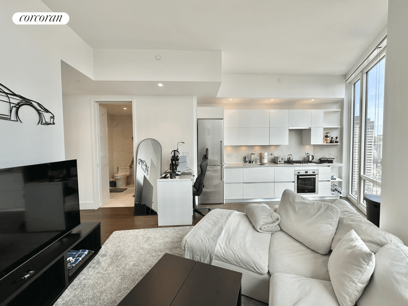 Summit NYC at 222 East 44th Street, Apartment 31F Rare Opportunity to Take Over Lease and Transfer to the Tenant Friendly Fall Renewal Cycle Apartment Features Bosch Appliances in Kitchen ...