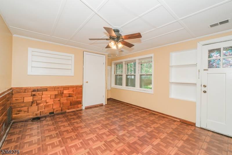 Charming Cape with Loft, Garage Prime Location Near Somerset Center !