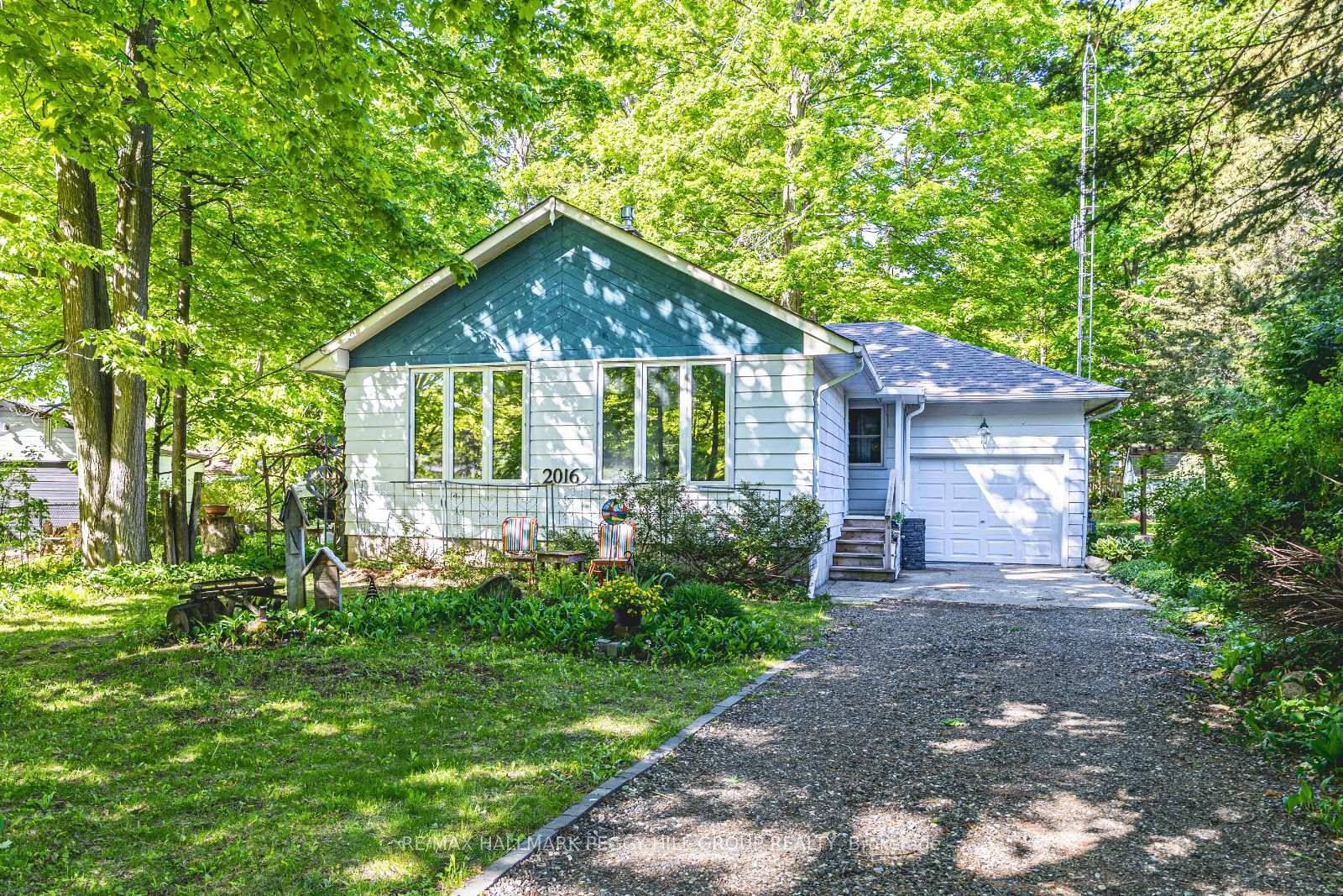 NATURE, COMFORT AND CONVENIENCE IN THE HEART OF INNISFIL !