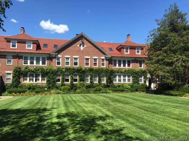 Spacious 2 bedroom, 2 full bathroom unit located on the ground floor of the Prospect Gardens condominiums.