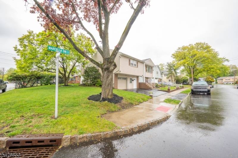 Discover move in ready comfort, flexible living space, and a prime Union location on a corner lot that gives you a little extra breathing room from the start.