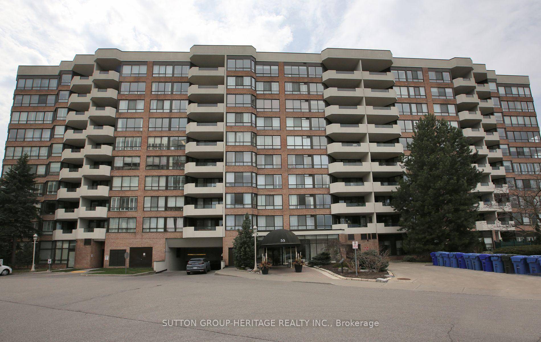 Great location, great property, great flooplan in Walden Pond.