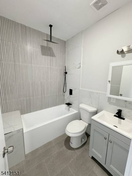 Newly renovated 2023 2 Family House with plenty of bedrooms, Each floor offer 4 Bedroom, Unit 1 Includes 4 Bedroom and 1 Bathroom, spacious living room with modern and new ...