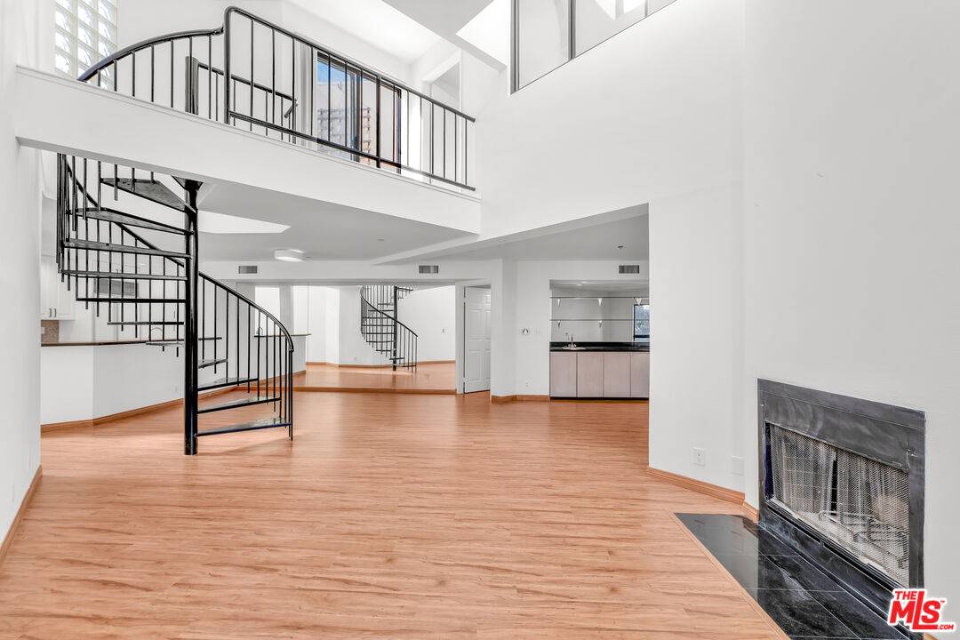 12000   Goshen Ave 2BR Brentwood La