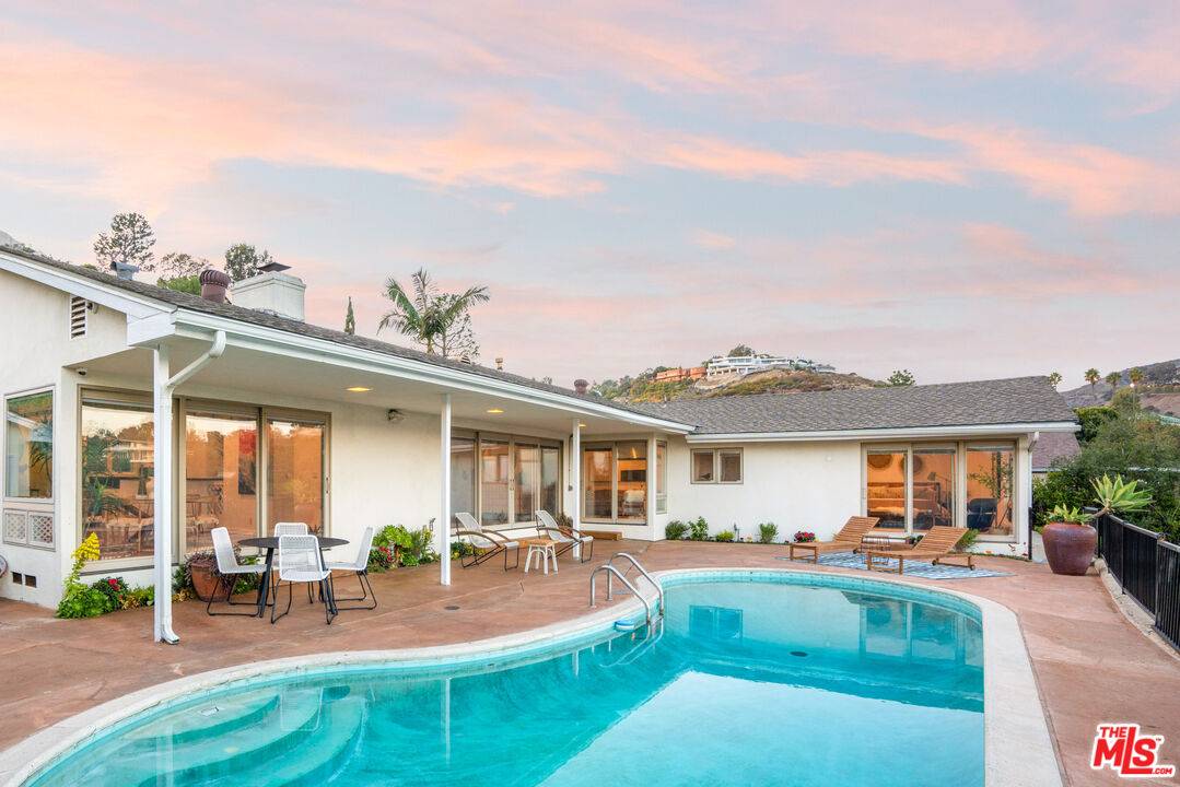 968   Kenfield Ave 3BR Brentwood La