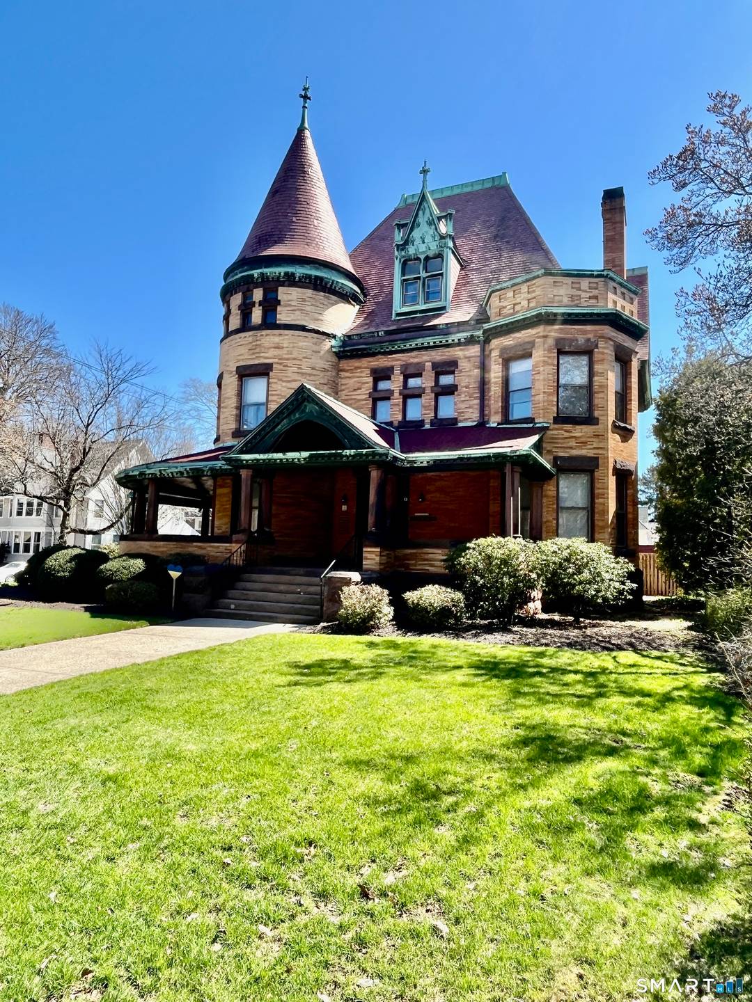 475 Whitney Avenue presents a rare opportunity to restore reposition one of New Haven's most architecturally significant properties into a signature residential asset.