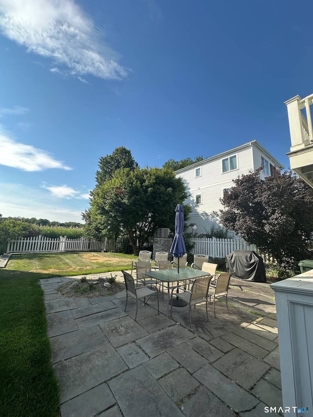 FURNISHED SUMMER RENTAL. Welcome to White Caps !