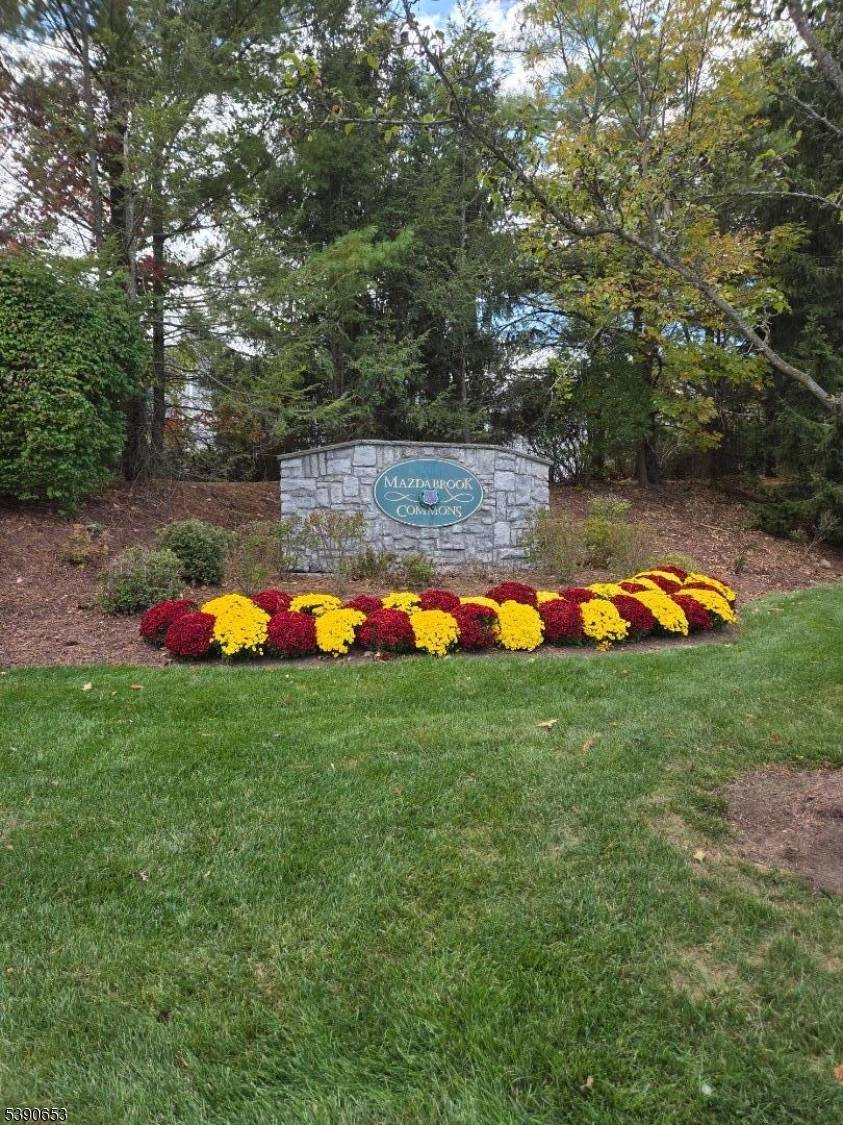 Welcome to 144 Jillian Boulevard in the sought after Mazabrook community of Parsippany !