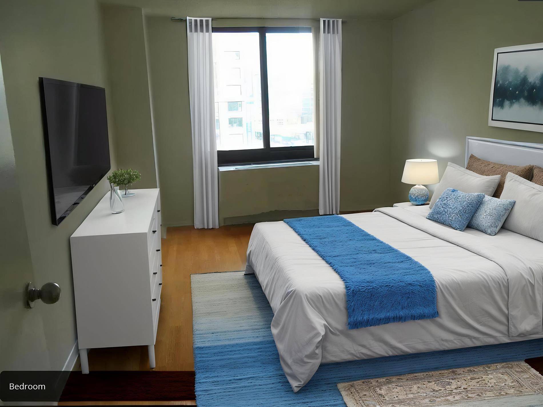 It has Beautiful park views, sunny and bright city views, and a Spacious living room.
