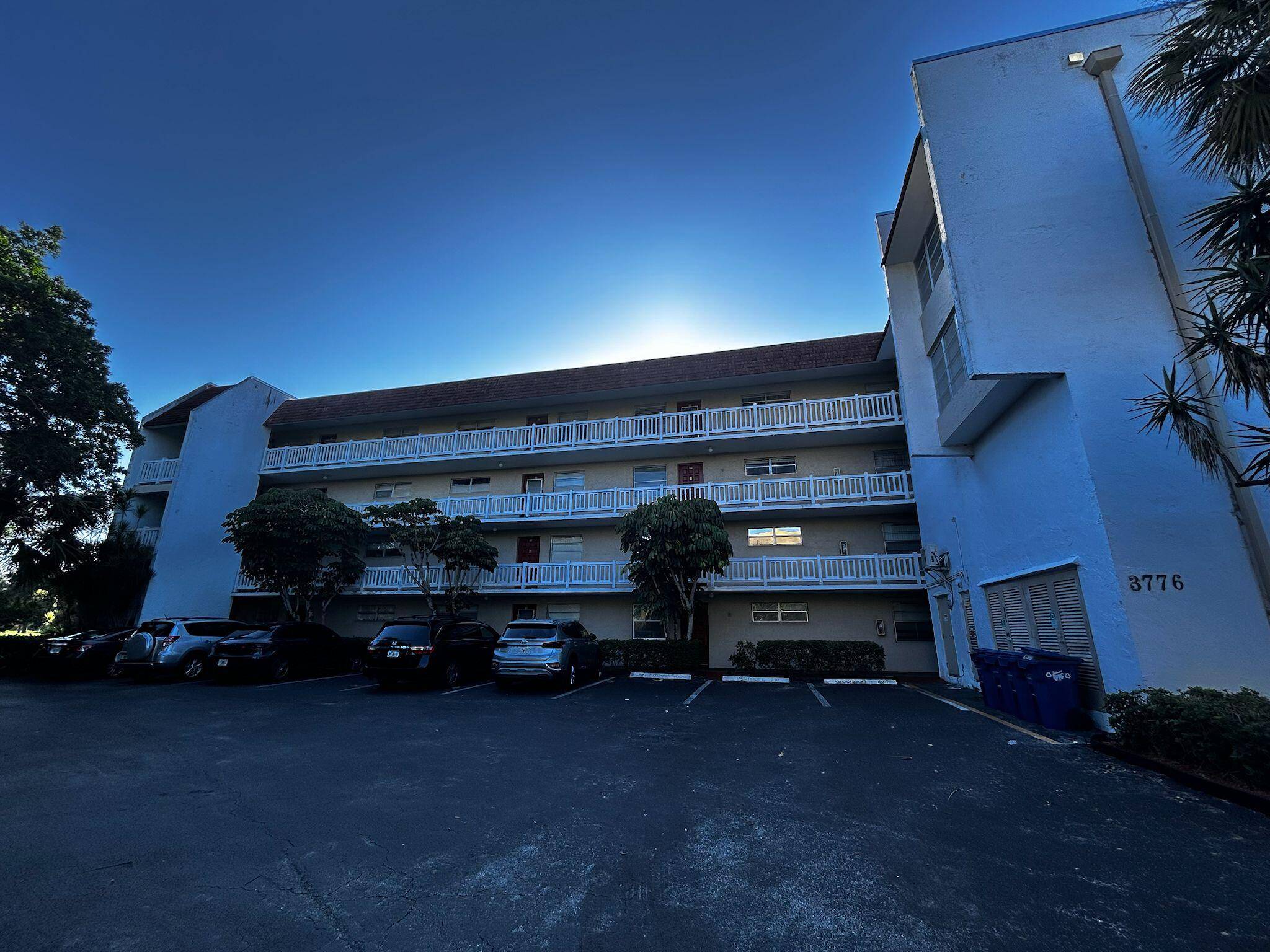 Beautiful 2 bedroom, 2 bath condo in the desirable Las Vistas community at Inverrary.