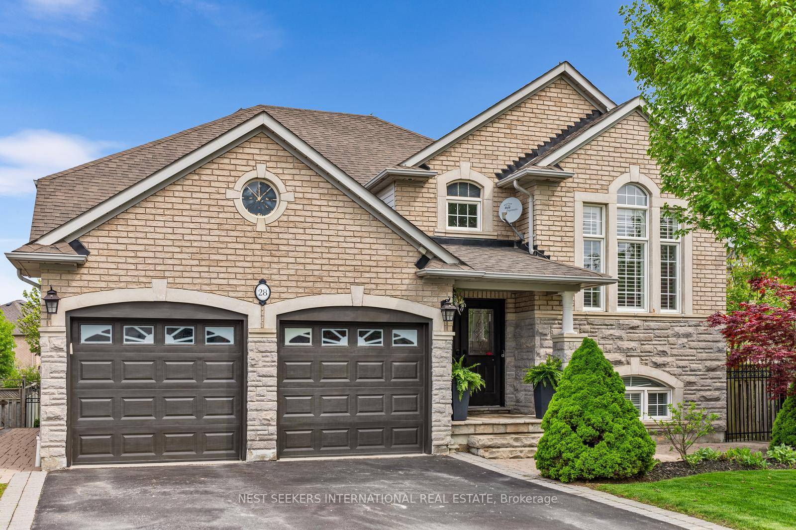 Here is your opportunity to own this fabulous raised bungalow in the sought after Oak Ridges location.