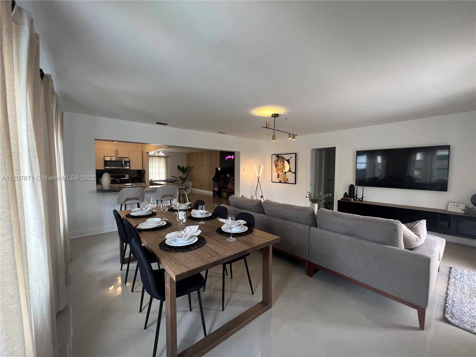 Beautifull single family home 3 bedroom, 2 bathrooms, fully remodeled, the property has a spacious backyard with pool, hald basketball court, fully furnished, the rent includes landscaping pool maintenance.