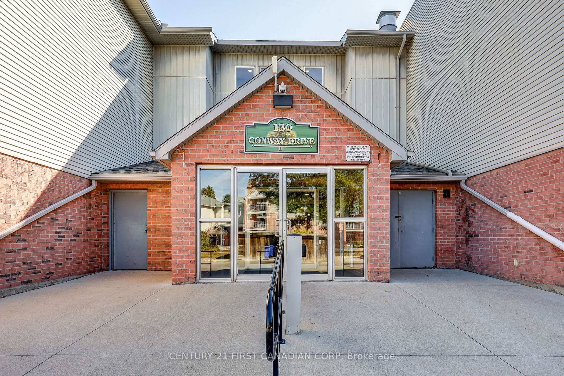 Welcome to this updated one bedroom condo located on the ground floor of a quiet low rise complex in the desirable White Oaks neighbourhood.