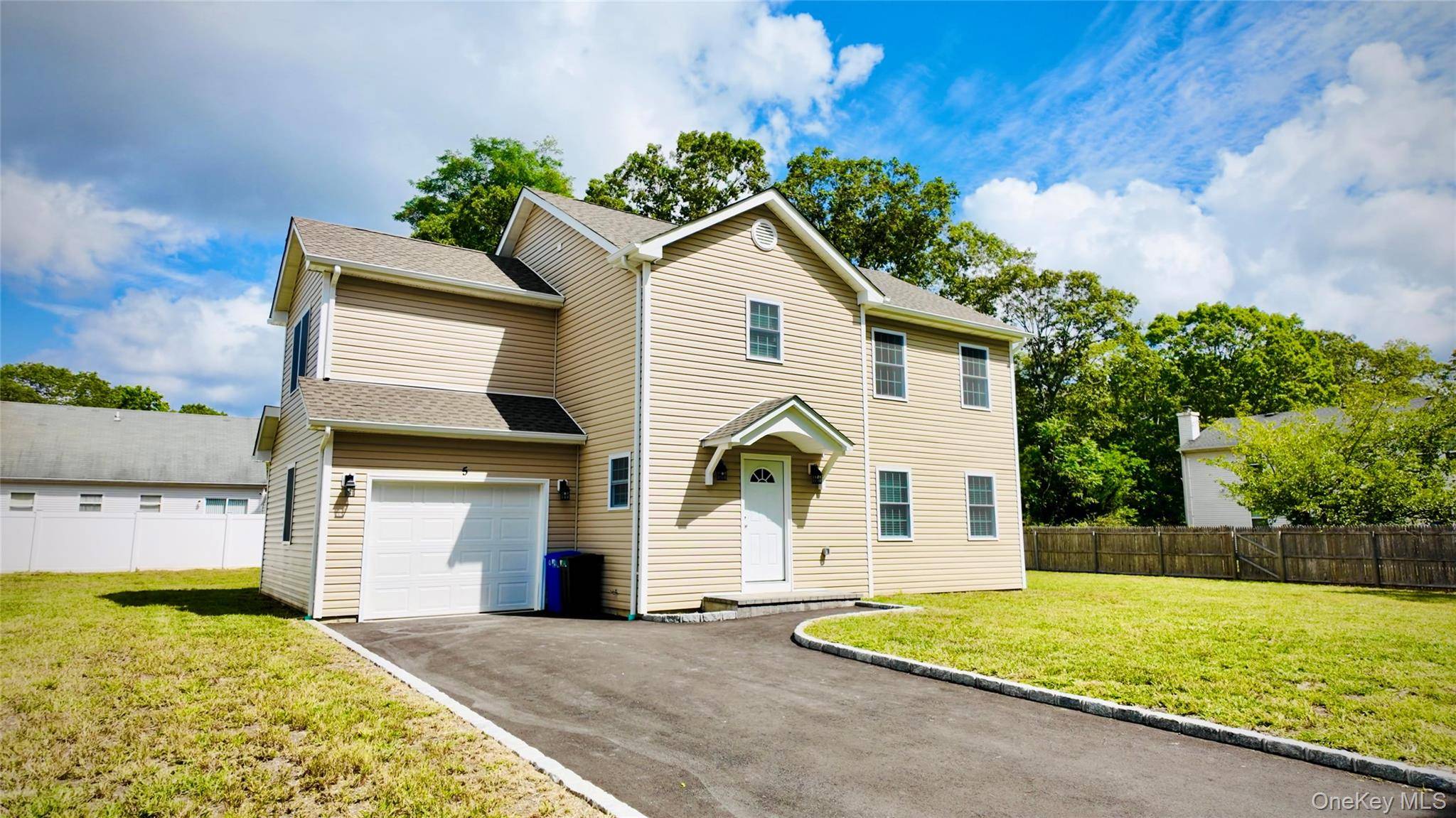 New Construction Colonial 4 bedrooms 2.