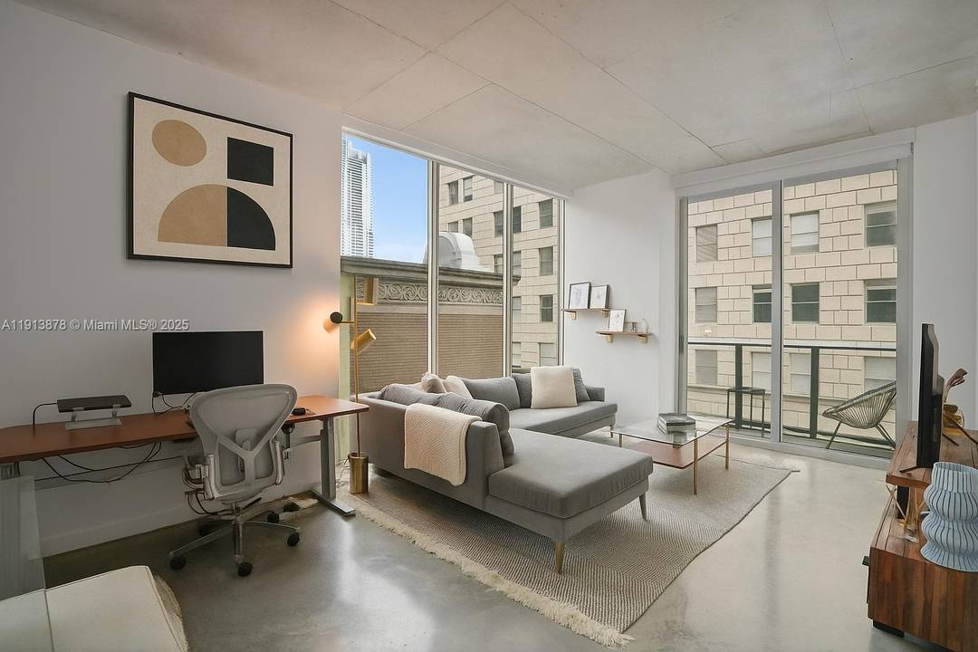 This bright corner unit residence at Centro offers a modern open layout with floor to ceiling windows that bring in abundant natural light throughout the day.