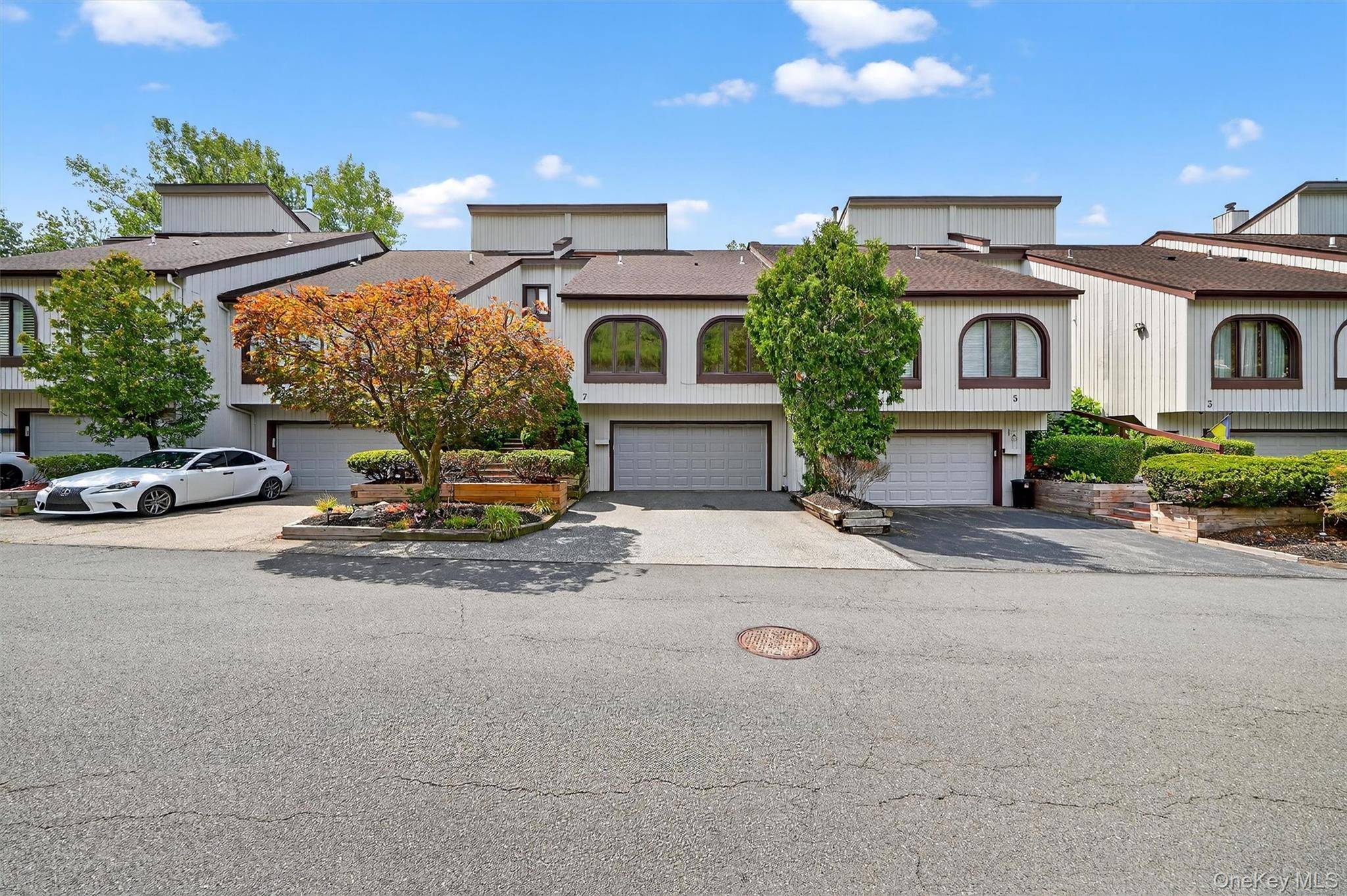 Welcome to Ramapo Cirque Suffern's Premier Gated Community !