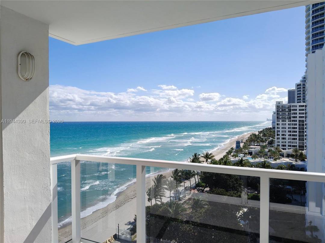 Amazing ocean view apartment 2 bedroom, 2 bathroom with unrivaled coastal living with breathtaking ocean views from every angle.