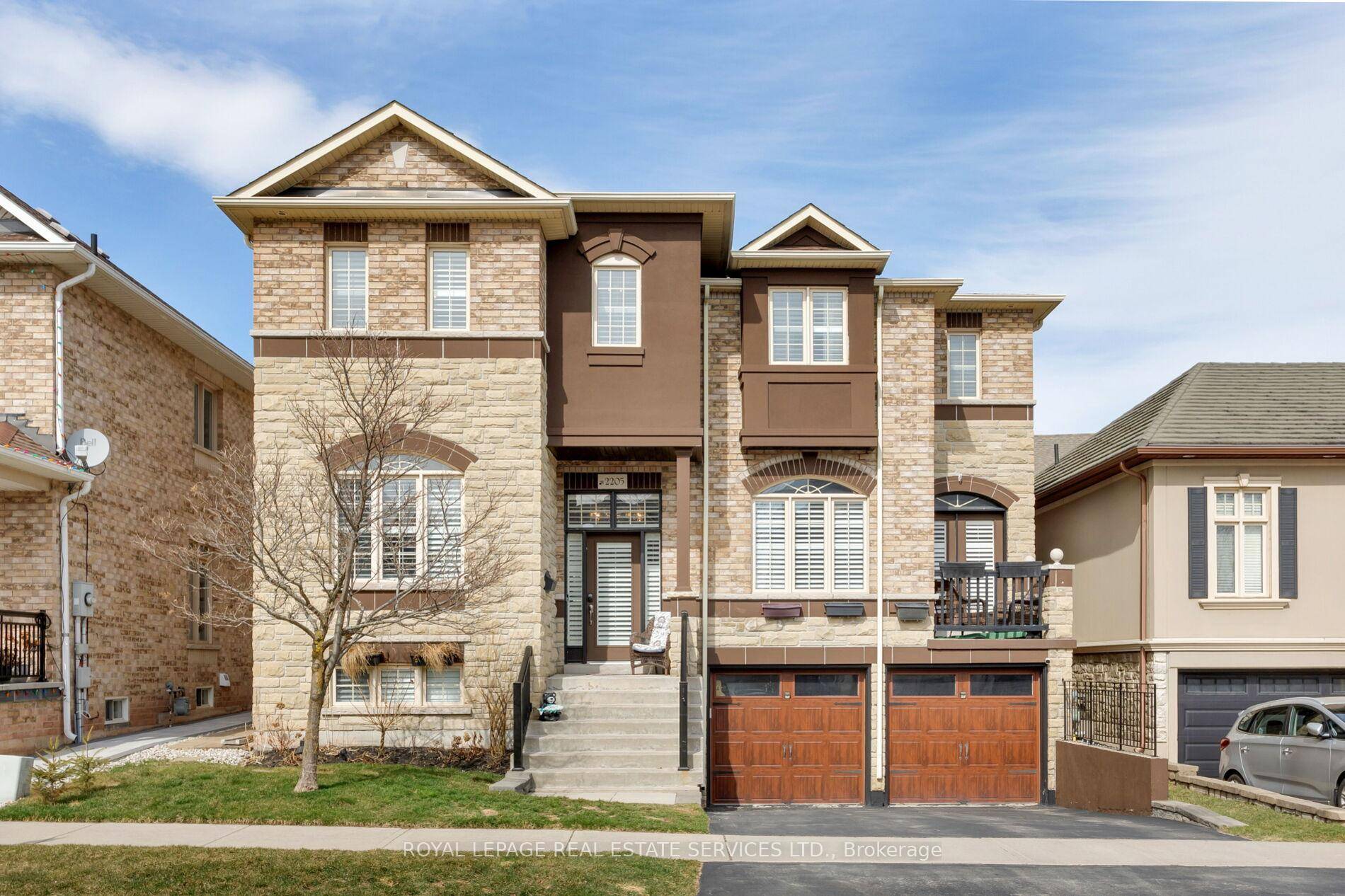 West Oak Trails Upscale Living in Oakvilles Premier Family Neighbourhood !