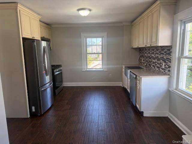 Modern Duplex Totally Updated 2 Bed 1 Bath with Finished Loft in the Heart of Cedarhurst, This Totally Updated Unit boasts 2 Spacious Bedrooms, Granite Kitchen with New all Stainless ...