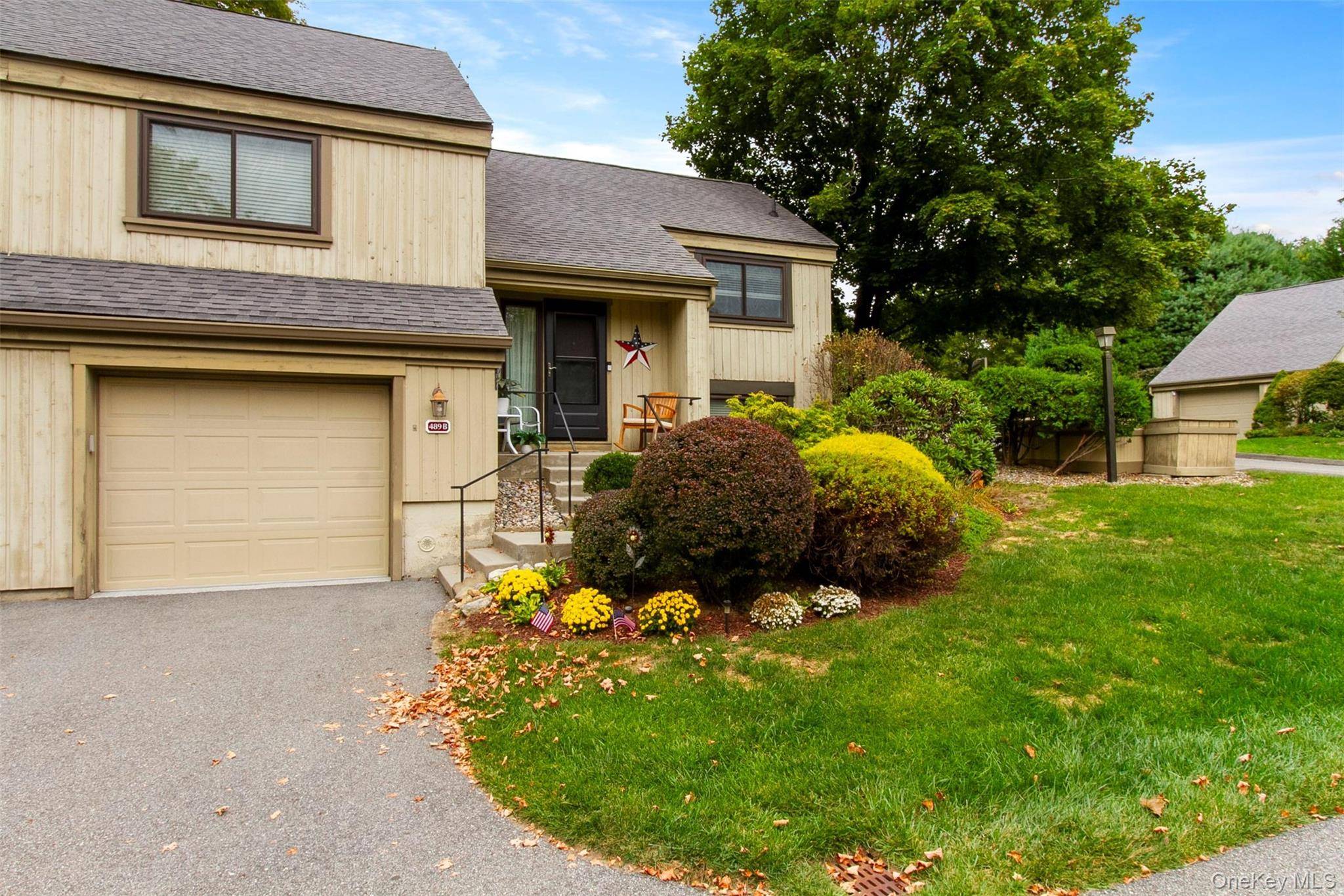 Welcome to this turn key, completely updated, Fairview model on the West Hill !