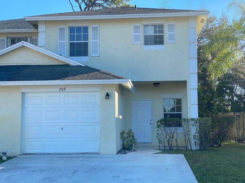 Well kept neighborhood, private fence, ample parking, close to schools and shopping area.